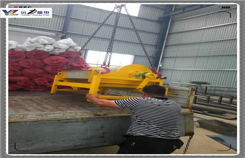 雷速网页版,磁选机厂家湿式永磁磁选机效益高_钒钛铁矿磁选机厂家湿式永磁磁选机效益高型号参数及磁场强度 雷速网页版,磁选机厂家湿式永磁磁选机效益高_钒钛铁矿磁选机厂家湿式永磁磁选机效益高型号参数及磁场强度