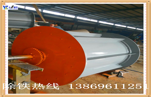 全磁 远力磁电生产的全磁滚筒通常安装在输送带端头上,使用环境更适用于大批量的矿石,谷物,沙子,砂砾,塑料,木材,碎玻璃,废料等干性物料中的跟大含量的铁屑,铁片,铁块或者其他铁磁性物料自动分离。